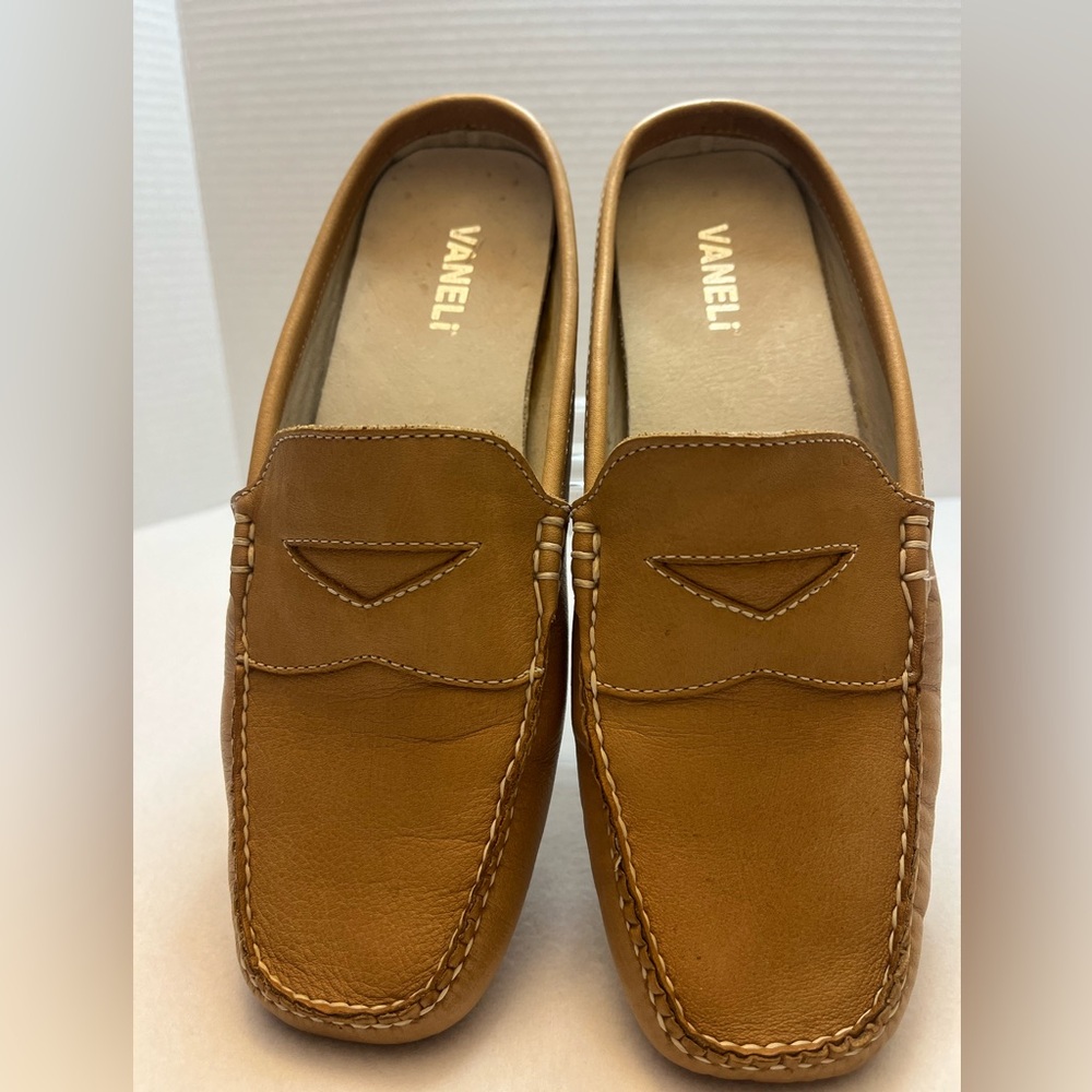 Vaneli Leather Slip-On Loafer Mules Women’s Beige Tan Driving Sole Flats 6.5